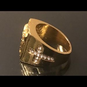 MEN'S 18KT PLATED and cubic zirconia crucifix ring